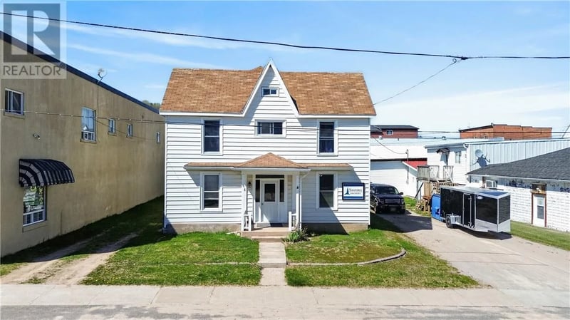4 Eleanor Street, Gore Bay, Manitoulin Island, Ontario, P0P1H0, Gore Bay, Manitoulin Island, Ontario — photo 1 of 5