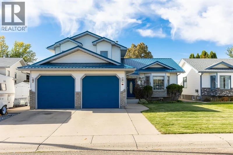 64 Huxley Green Northeast, Medicine Hat, Alberta, T1C1W2, Medicine Hat, Alberta — photo 1 of 5