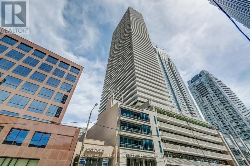 #5610 2221 Yonge Street, Toronto (Mount Pleasant West), Ontario, M4S2B4, Toronto (Mount Pleasant West), Ontario — photo 1 of 5