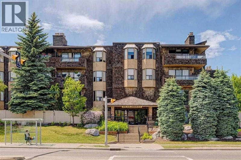 3719 49 Street Northwest, Calgary, Alberta, T3A2E3, Calgary, Alberta — photo 1 of 5