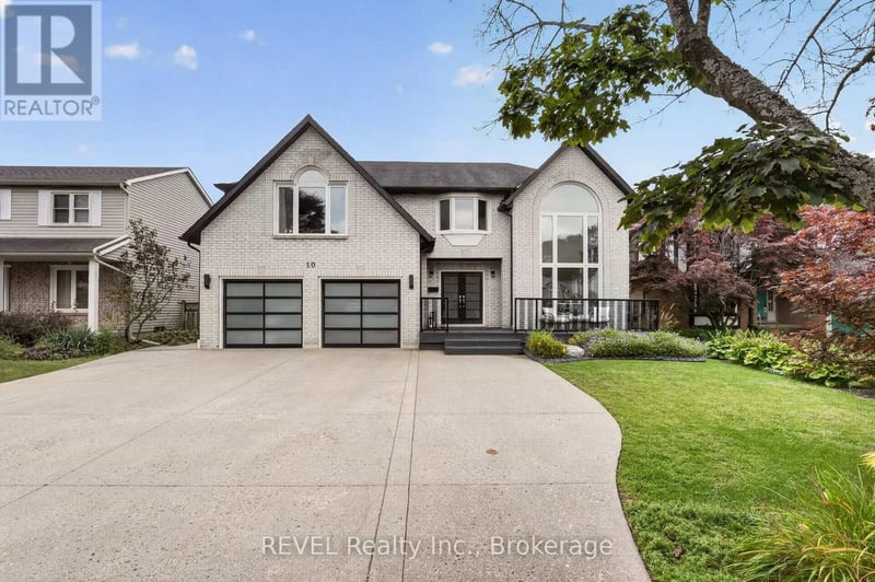 10 Meadowbrook Lane, Pelham (Fonthill), Ontario, L0S1E4, Pelham (Fonthill), Ontario — photo 1 of 5
