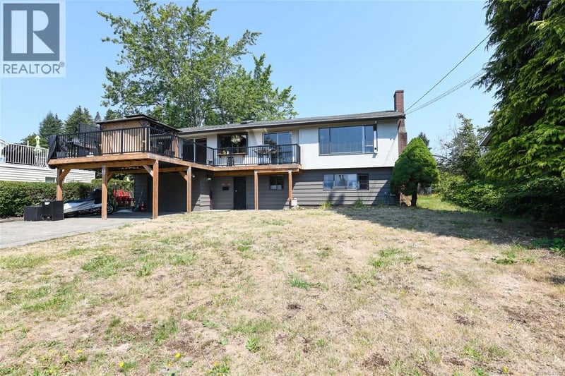 2178 Downey Avenue, Comox, British Columbia, V9M1W8, Comox, British Columbia — photo 1 of 5