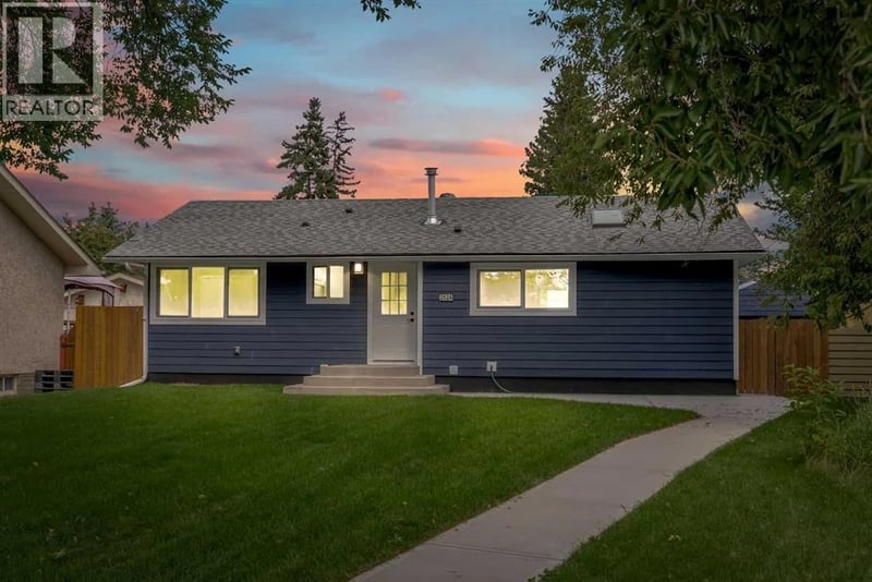 2524 Southwood Drive Southeast, Calgary, Alberta, T2B1S5, Calgary, Alberta — photo 1 of 5
