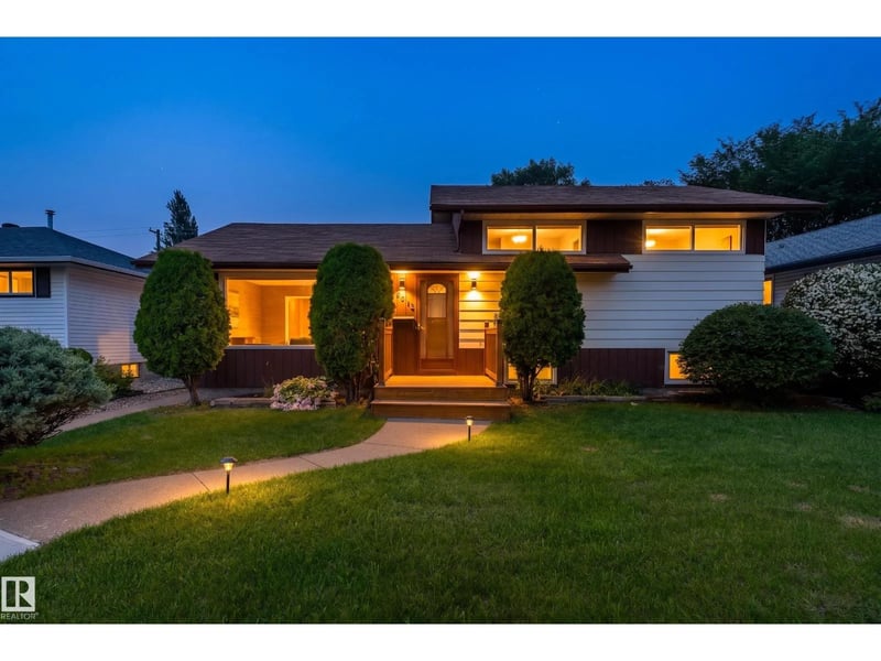 9012 MEADOWLARK RD NW, Edmonton, Alberta, T5R5W8, Edmonton, Alberta — photo 1 of 5