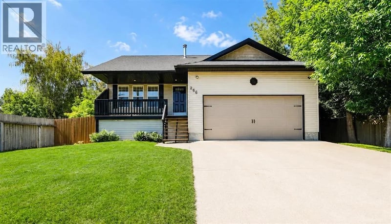 266 1 Street West, Magrath, Alberta, T0K1J0, Magrath, Alberta — photo 1 of 5