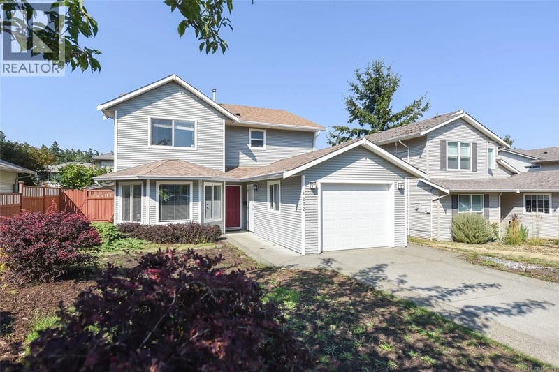 1272 Crown Place, Comox, British Columbia, V9M4G9, Comox, British Columbia — photo 1 of 5