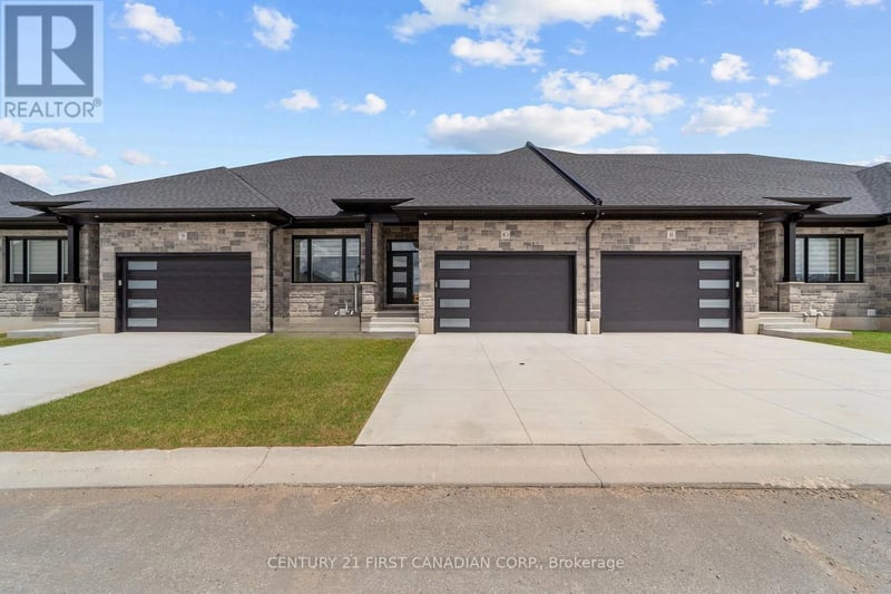 #18 32 Postma Street, North Middlesex (Ailsa Craig), Ontario, N0M1A0, North Middlesex (Ailsa Craig), Ontario — photo 1 of 5