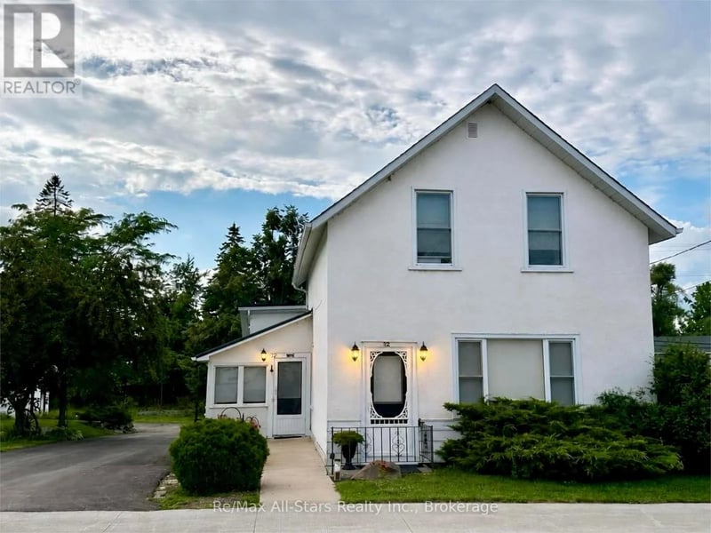 12 North Street, Kawartha Lakes (Fenelon Falls), Ontario, K0M1N0, Kawartha Lakes (Fenelon Falls), Ontario — photo 1 of 5