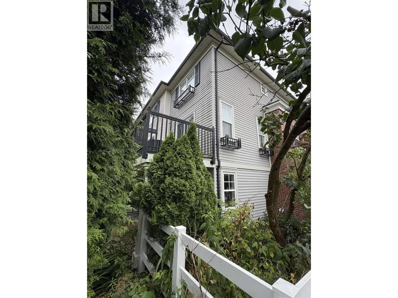 #11 2495 DAVIES Avenue, Port Coquitlam, British Columbia, V3C0B2, Port Coquitlam, British Columbia — photo 1 of 5