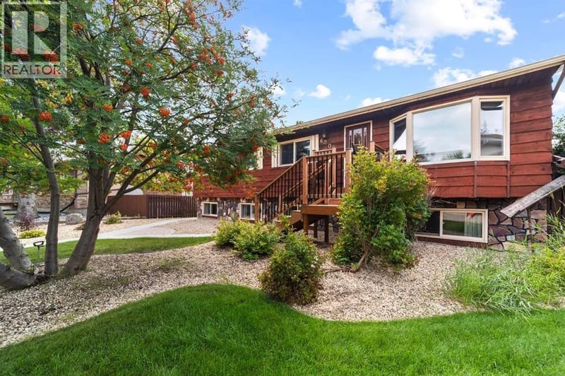6209 34 Avenue, Camrose, Alberta, T4V3X3, Camrose, Alberta — photo 1 of 5