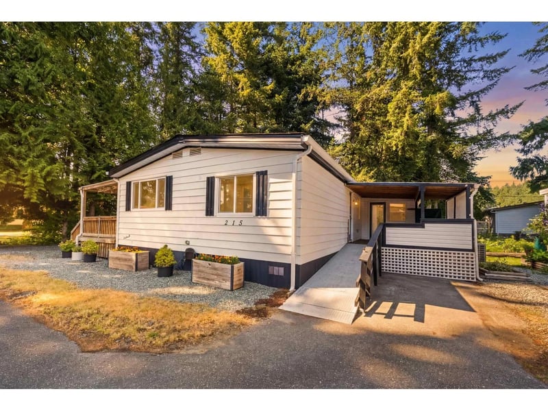 #215 20071 24 Avenue, Langley, British Columbia, V2Z2A1, Langley, British Columbia — photo 1 of 5
