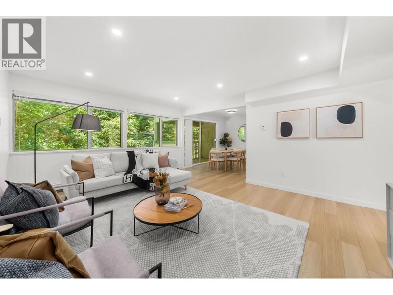 879 WESTVIEW Crescent, North Vancouver, British Columbia, V7N2L5, North Vancouver, British Columbia — photo 1 of 5