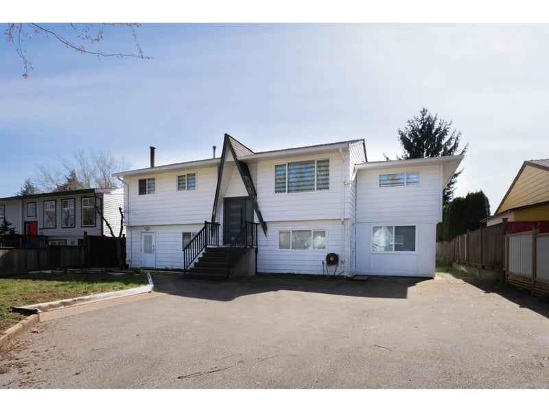 17396 62A Avenue, Surrey, British Columbia, V3S5J1, Surrey, British Columbia — photo 1 of 5