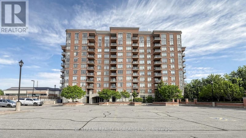 #106 130 Pond Drive, Markham (Commerce Valley), Ontario, L3T7W5, Markham (Commerce Valley), Ontario — photo 1 of 5
