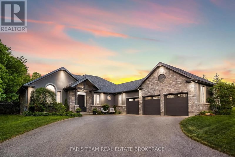 142 Mennill Drive, Springwater (Minesing), Ontario, L9X0J2, Springwater (Minesing), Ontario — photo 1 of 5
