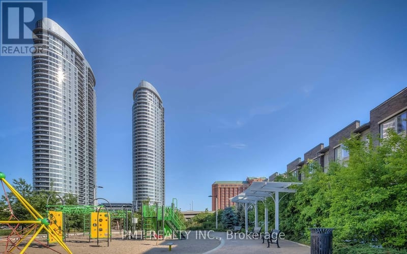 #309 125 Village Green Square, Toronto (Agincourt South-Malvern West), Ontario, M1S0G3, Toronto (Agincourt South-Malvern West), Ontario — photo 1 of 5