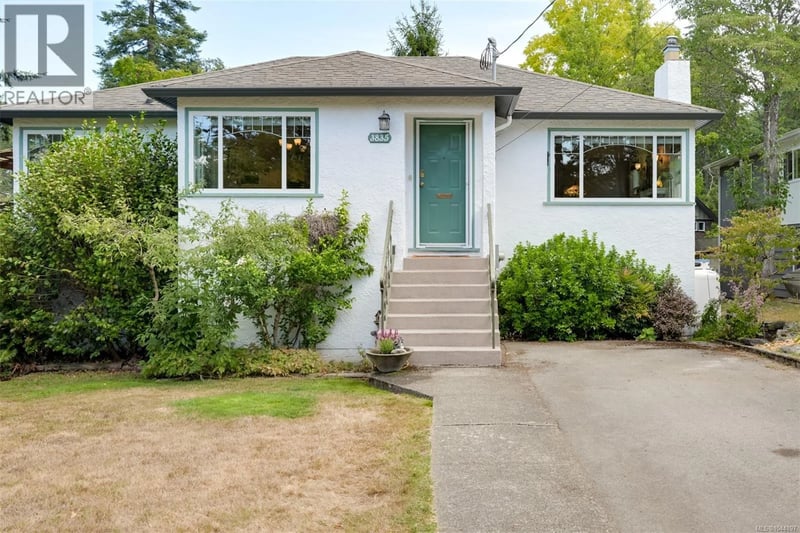 3835 Cumberland Road, Saanich, British Columbia, V8P3S1, Saanich, British Columbia — photo 1 of 5