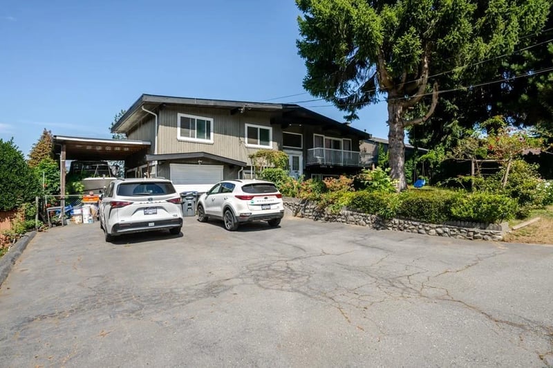 13945 116 Avenue, Surrey, British Columbia, V3R2T3, Surrey, British Columbia — photo 1 of 5