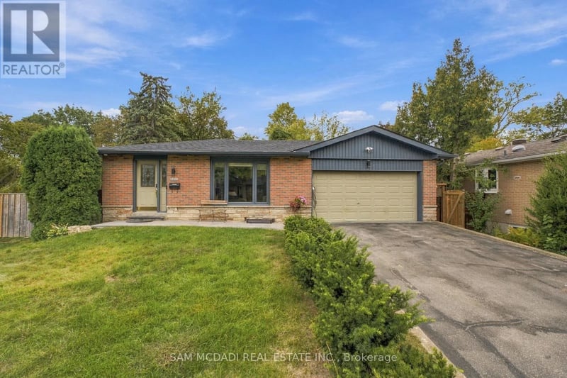 2009 Delaney Drive, Mississauga (Clarkson), Ontario, L5J3L3, Mississauga (Clarkson), Ontario — photo 1 of 5