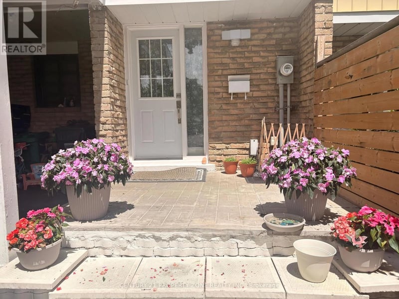 244 Royal Salisbury Way, Brampton (Madoc), Ontario, L6V3H4, Brampton (Madoc), Ontario — photo 1 of 5
