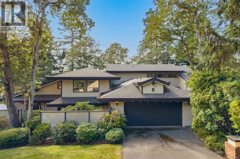 #6 909 Carolwood Drive, Saanich, British Columbia, V8X3T9, Saanich, British Columbia — photo 1 of 5