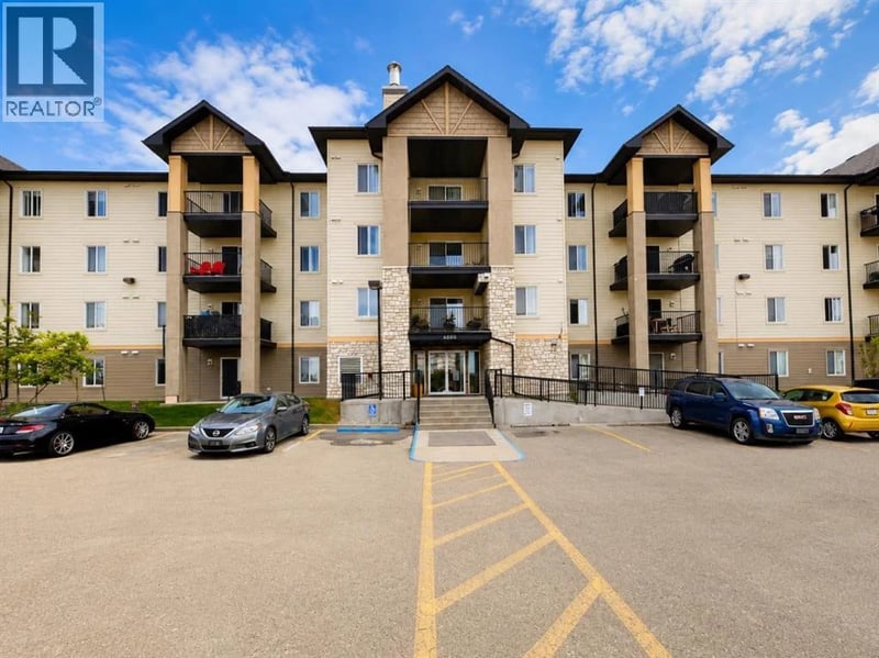 304 Mackenzie Way Southwest, Airdrie, Alberta, t4b3h4, Airdrie, Alberta — photo 1 of 5