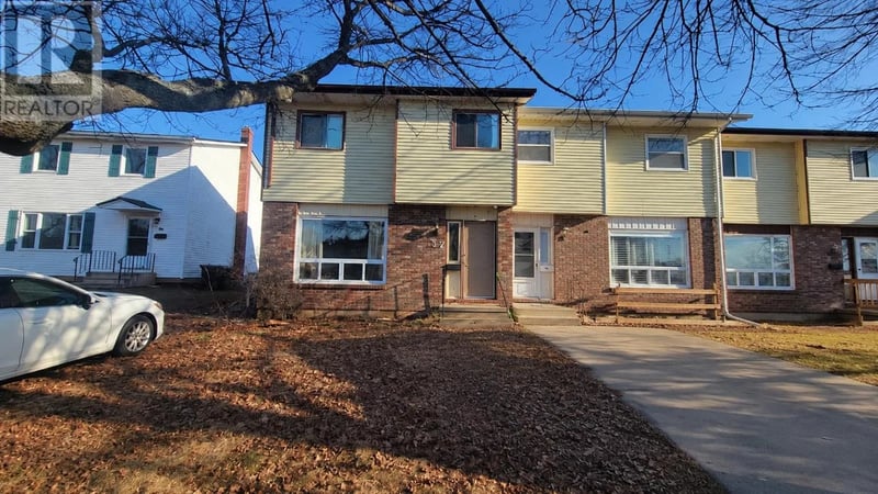 32 DAWSON Court, Charlottetown, Prince Edward Island, C1A8T1, Charlottetown, Prince Edward Island — photo 1 of 5