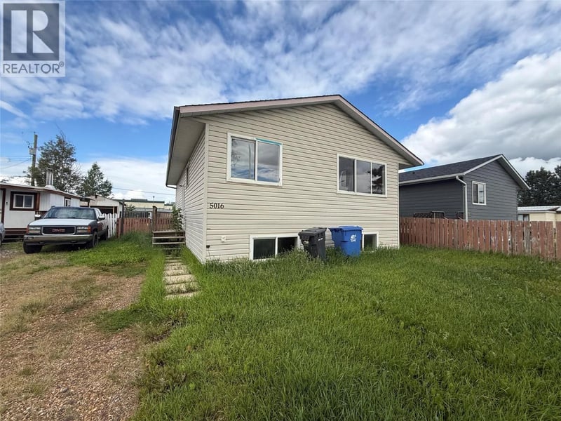 5016 51 Avenue, Pouce Coupe, British Columbia, V1G2C0, Pouce Coupe, British Columbia — photo 1 of 5