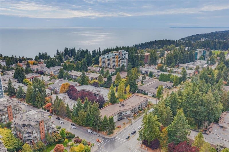 #107 15020 NORTH BLUFF Road, White Rock, British Columbia, V4B5A4, White Rock, British Columbia — photo 1 of 5