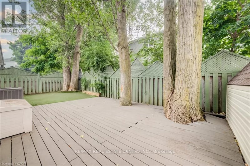 #B 297 Country Hill Drive, Kitchener, Ontario, N2E2C1, Kitchener, Ontario — photo 1 of 5