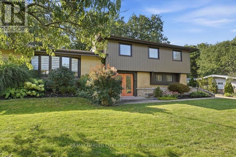 16 Pinecrest Court, Pelham (Fonthill), Ontario, L0S1E0, Pelham (Fonthill), Ontario — photo 1 of 5