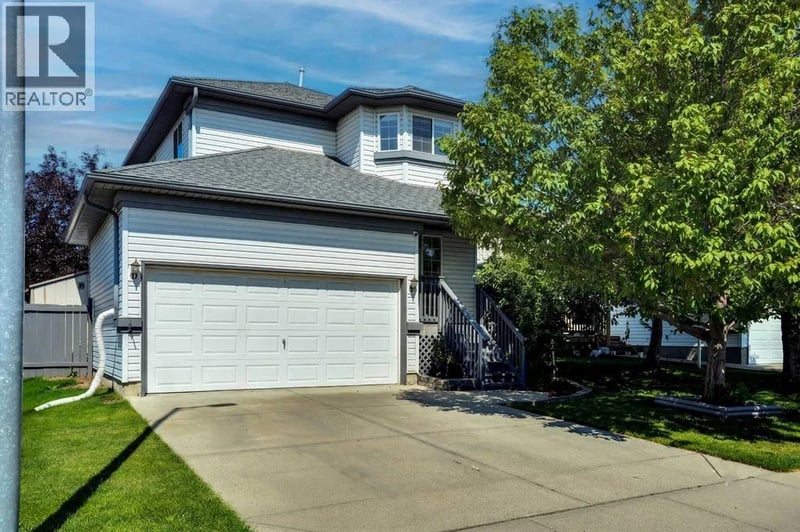158 Saratoga Close Northeast, Calgary, Alberta, T1Y7A1, Calgary, Alberta — photo 1 of 5