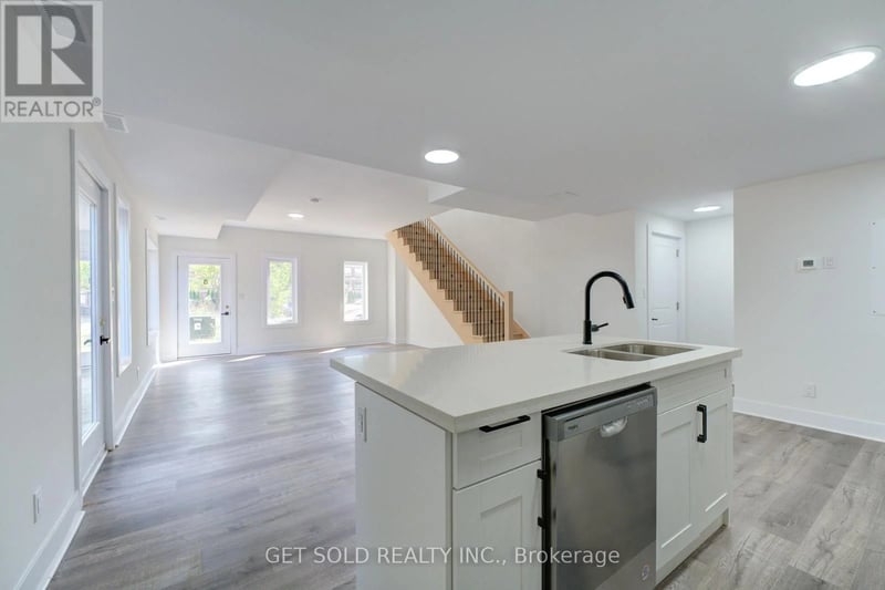 #8 6701 Thorold Stone Road, Niagara Falls (Stamford), Ontario, L2J1B3, Niagara Falls (Stamford), Ontario — photo 1 of 5