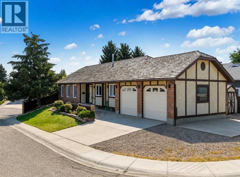 5 Ross View Bay Southeast, Medicine Hat, Alberta, T1B3H9, Medicine Hat, Alberta — photo 1 of 5