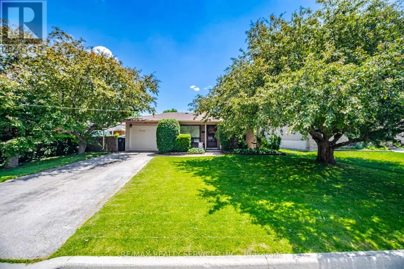 15 Ferndale Crescent, Brampton (Brampton East), Ontario, L6Y3V3, Brampton (Brampton East), Ontario — photo 1 of 5