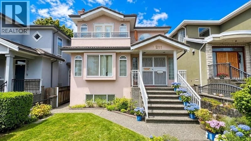 3211 QUEENS Avenue, Vancouver, British Columbia, V5R4T7, Vancouver, British Columbia — photo 1 of 5