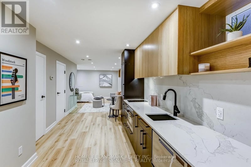 #Lower 28 Garnock Avenue, Toronto (North Riverdale), Ontario, M4K1K5, Toronto (North Riverdale), Ontario — photo 1 of 5