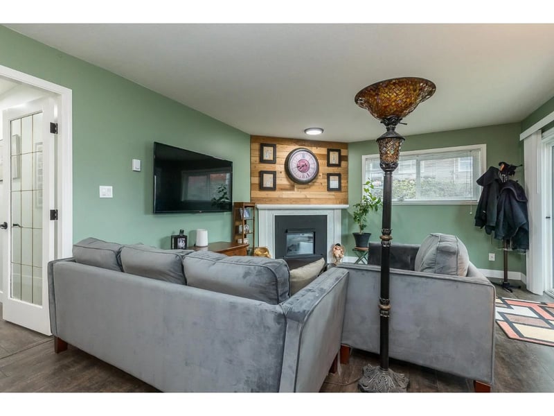 #101 46033 CHILLIWACK CENTRAL Road, Chilliwack, British Columbia, V2P1J5, Chilliwack, British Columbia — photo 1 of 5