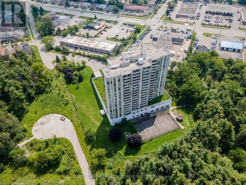 #702 20 McFarlane Drive, Halton Hills (Georgetown), Ontario, L7G5J8, Halton Hills (Georgetown), Ontario — photo 1 of 5