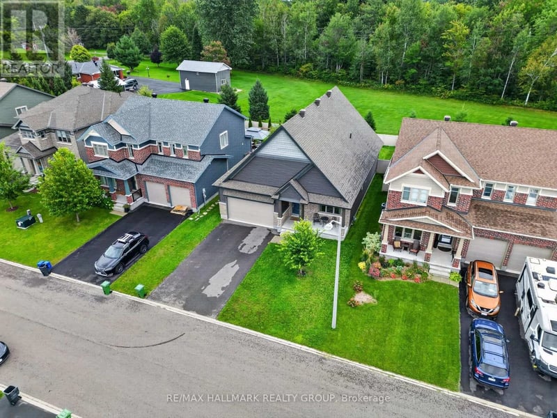 206 Pioneer Road, Russell, Ontario, K4R0E1, Russell, Ontario — photo 1 of 5