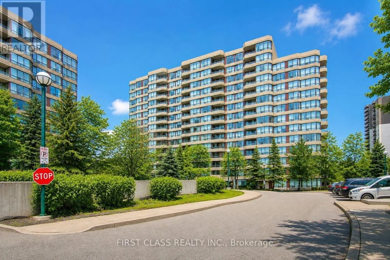 #106 91 Townsgate Drive, Vaughan (Crestwood-Springfarm-Yorkhill), Ontario, L4J8E8, Vaughan (Crestwood-Springfarm-Yorkhill), Ontario — photo 1 of 5