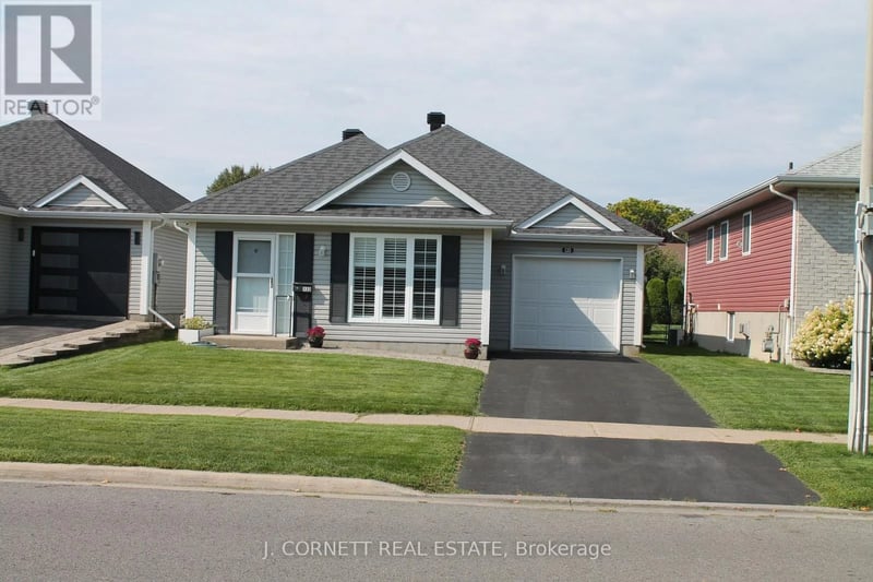 133 Dunbar Avenue, Cornwall, Ontario, K6H7P4, Cornwall, Ontario — photo 1 of 5