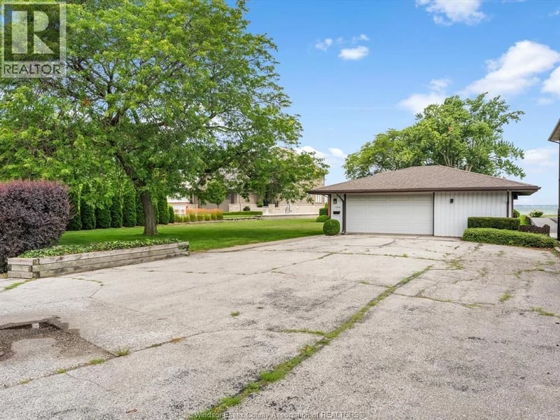 11506 RIVERSIDE, Windsor, Ontario, N8P1A4, Windsor, Ontario — photo 1 of 5