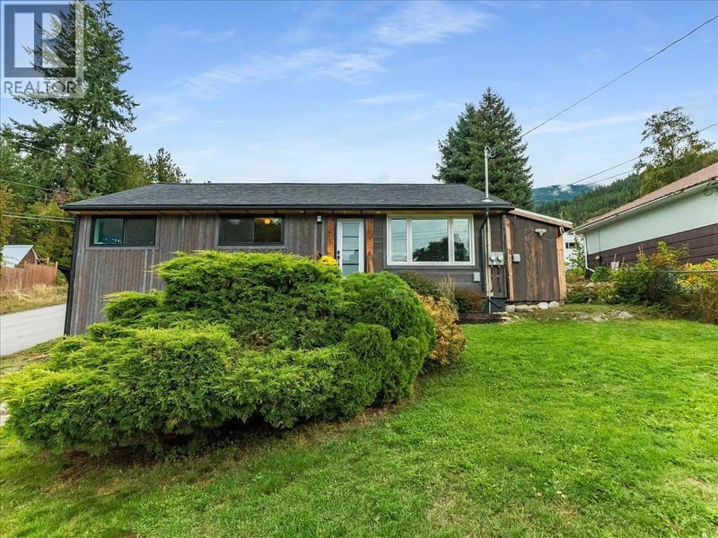 622 EIGHTH Street, Nelson, British Columbia, V1L3A7, Nelson, British Columbia — photo 1 of 5