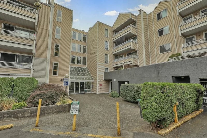 #205 9644 134 Street, Surrey, British Columbia, V3T5M3, Surrey, British Columbia — photo 1 of 5