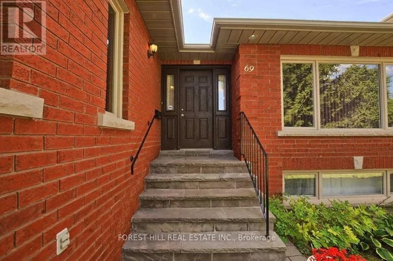 69 Oxford Street, Richmond Hill (Mill Pond), Ontario, L4C4L6, Richmond Hill (Mill Pond), Ontario — photo 1 of 5