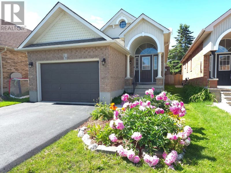 19 Mckitrick Drive, Orangeville, Ontario, L9W5C2, Orangeville, Ontario — photo 1 of 5