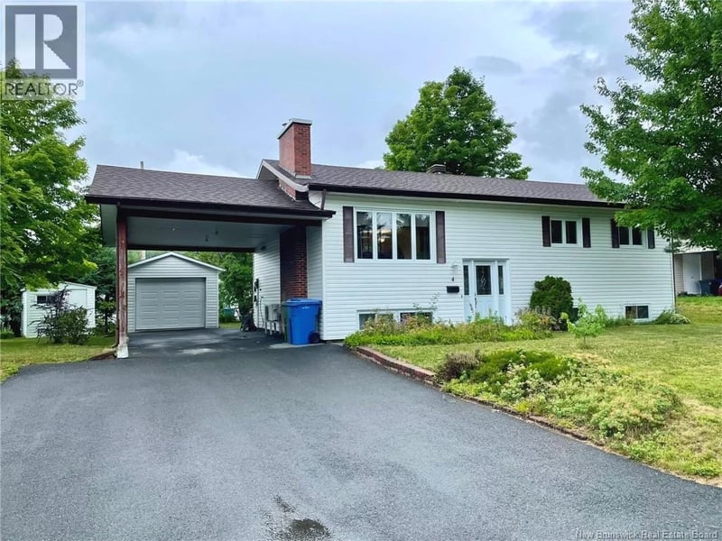 4 Emile-Simard Avenue, Edmundston, New Brunswick, E3V3P9, Edmundston, New Brunswick — photo 1 of 5