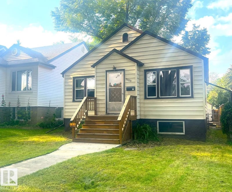9828 84 AV NW, Edmonton, Alberta, T6E2G2, Edmonton, Alberta — photo 1 of 5