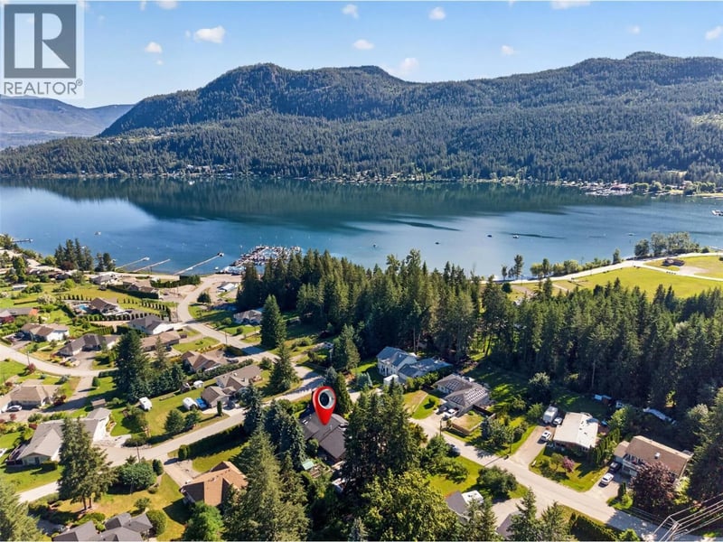2829 Marine Drive, Blind Bay, British Columbia, V0E1H1, Blind Bay, British Columbia — photo 1 of 5